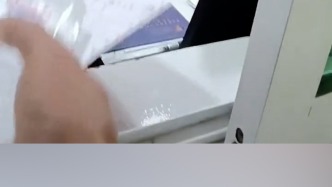 生理鹽水發(fā)放為葡萄糖水，河南桐柏縣衛(wèi)健委：涉事藥師停崗