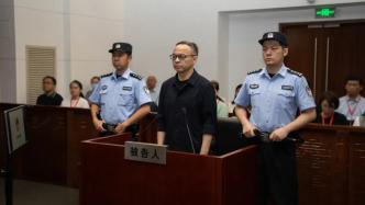 上海一中院一審公開開庭審理被告人汪向陽受賄一案