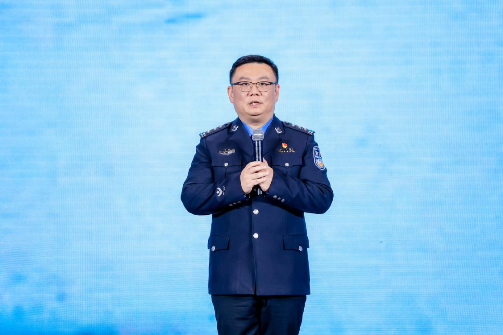 法医秦明：网络名人要成为“活水源”“风向标”“润滑剂”