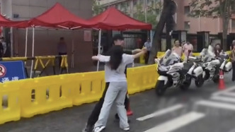 旋转、跳跃、空翻！高考后，他们在考场外翩翩起舞