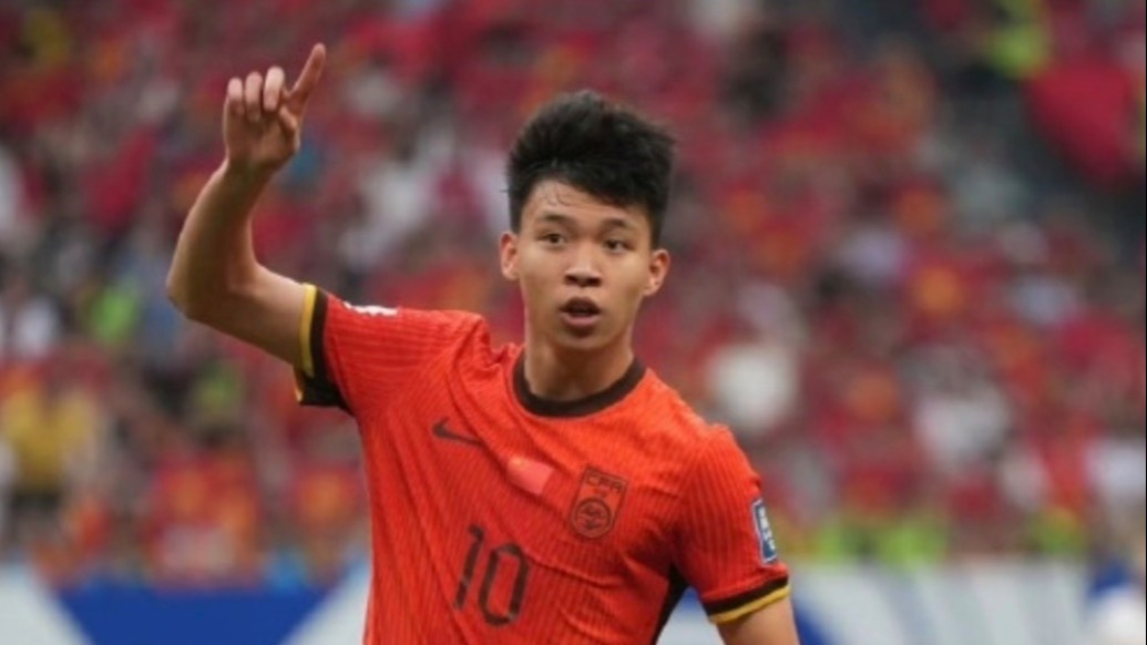 19岁王钰栋点球绝杀，龙兴足球场陷入疯狂