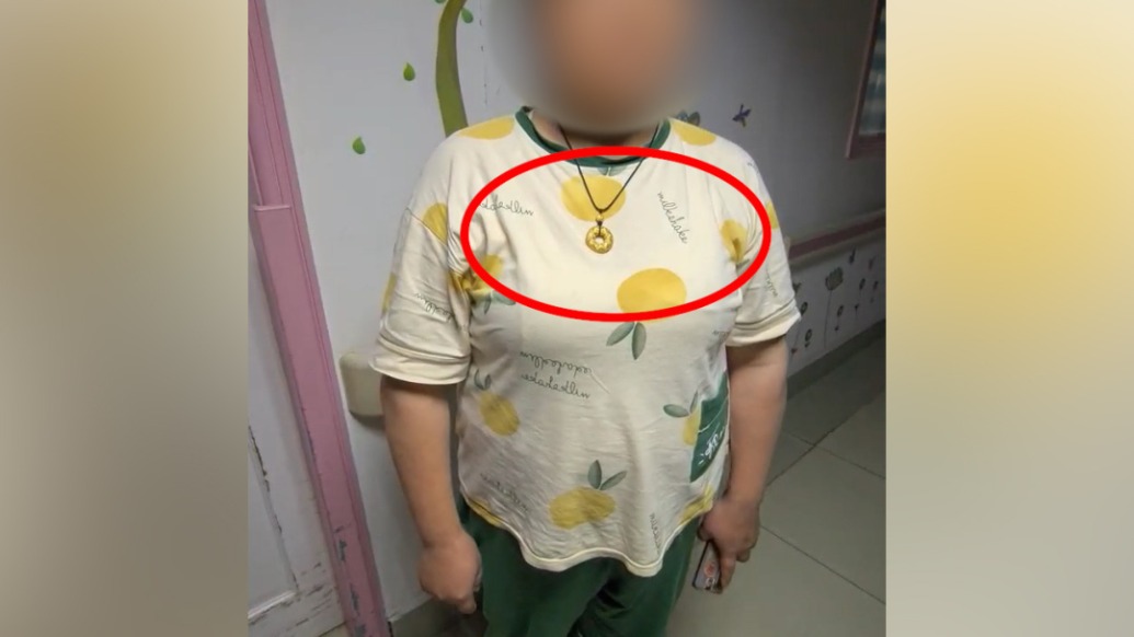 月嫂偷走雇主价值十万元金器,因将赃物戴身上露马脚