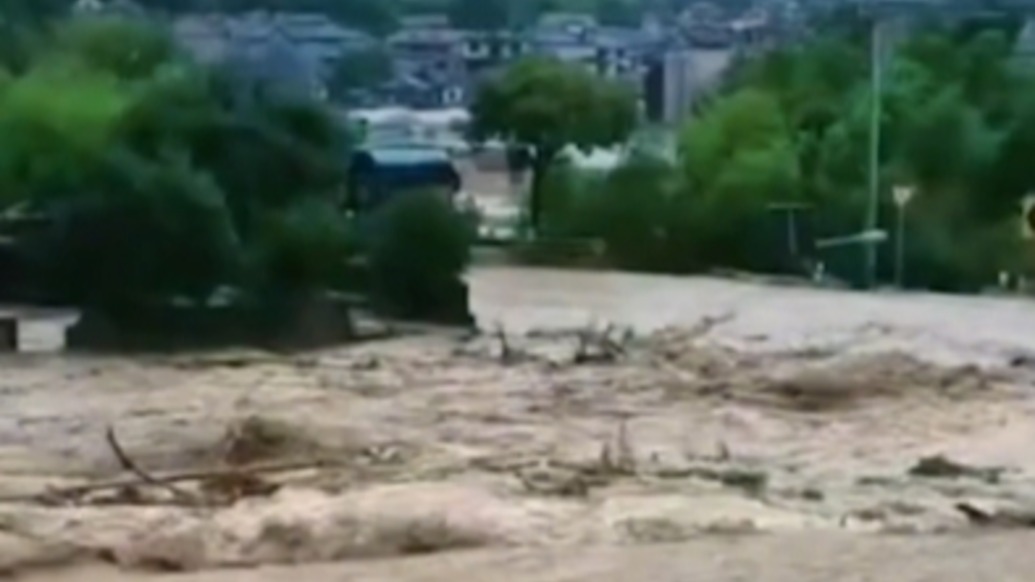 浙江衢州突發(fā)山洪，村干部徐梅英工作中不幸遇難