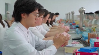 真數錢數到手抽筋！高校會計專業課堂練習點鈔