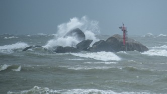 受台风“蝴蝶”影响，海南岛内列车12日16时起全部停运
