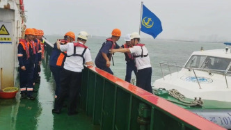 臺風致客運航線陸續停航，廣西疏散潿洲島游客近萬人