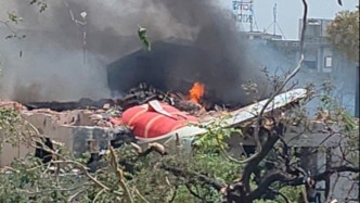 第1現場｜印度一客機起飛后不久墜機，已致133人遇難