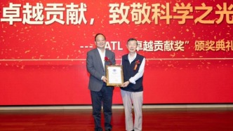 寧德時代致敬85歲“中國鋰電池之父”，曾毓群稱之為老師