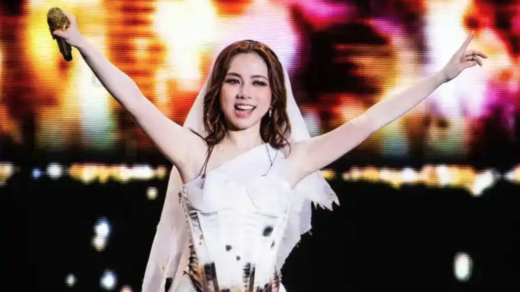 鄧紫棋發(fā)文稱6年沒有收到舊歌版稅，并宣布重錄舊作