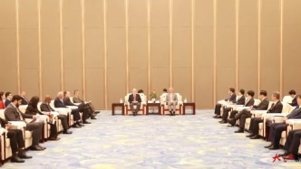 江西省委书记尹弘会见出席2025战略传播论坛驻华使节