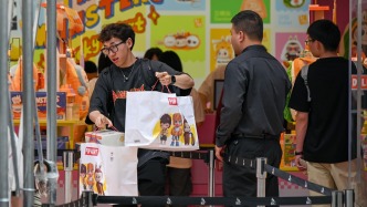 魔都眼｜LABUBU快閃首日：一套5453元，誰在搶購？