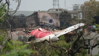 印度坠机遇难人数升至274人，其中确认33名地面人员死亡