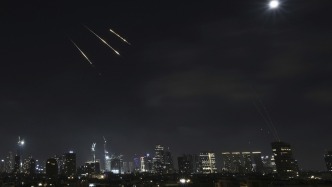 以軍方稱(chēng)伊朗發(fā)動(dòng)第5輪導(dǎo)彈攻擊，15分鐘內(nèi)3次導(dǎo)彈齊射