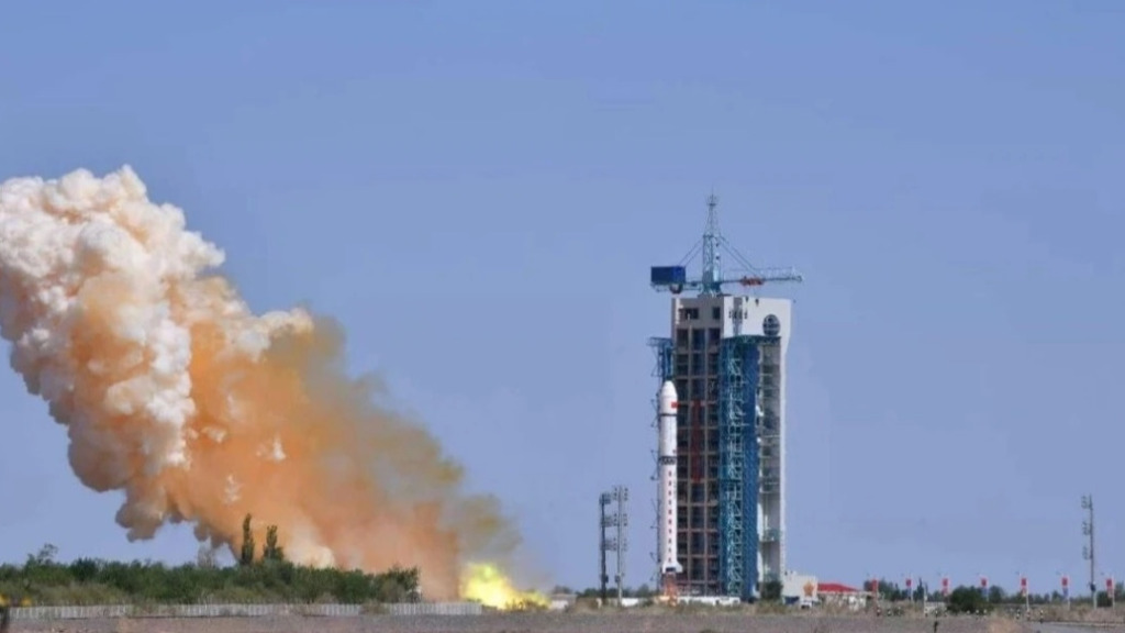 我国首颗地球物理场探测业务卫星“张衡一号”02星成功发射