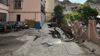 蘭州市一地突發塌陷天然氣管道受損，周邊群眾已疏散