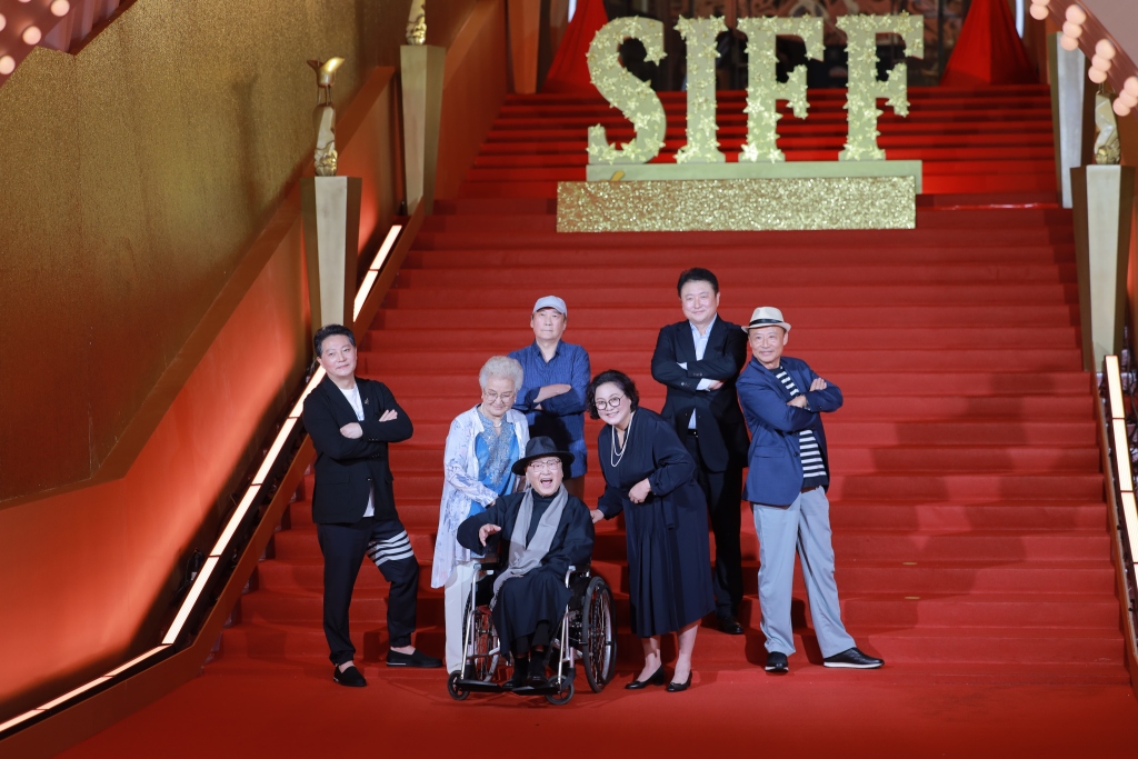 金爵红毯｜78年前的《一江春水向东流》走上了上影节红毯