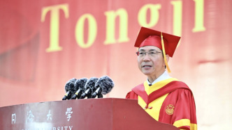 到任第二天，同濟大學校長楊金龍與畢業生談起“如何堅持長期主義”