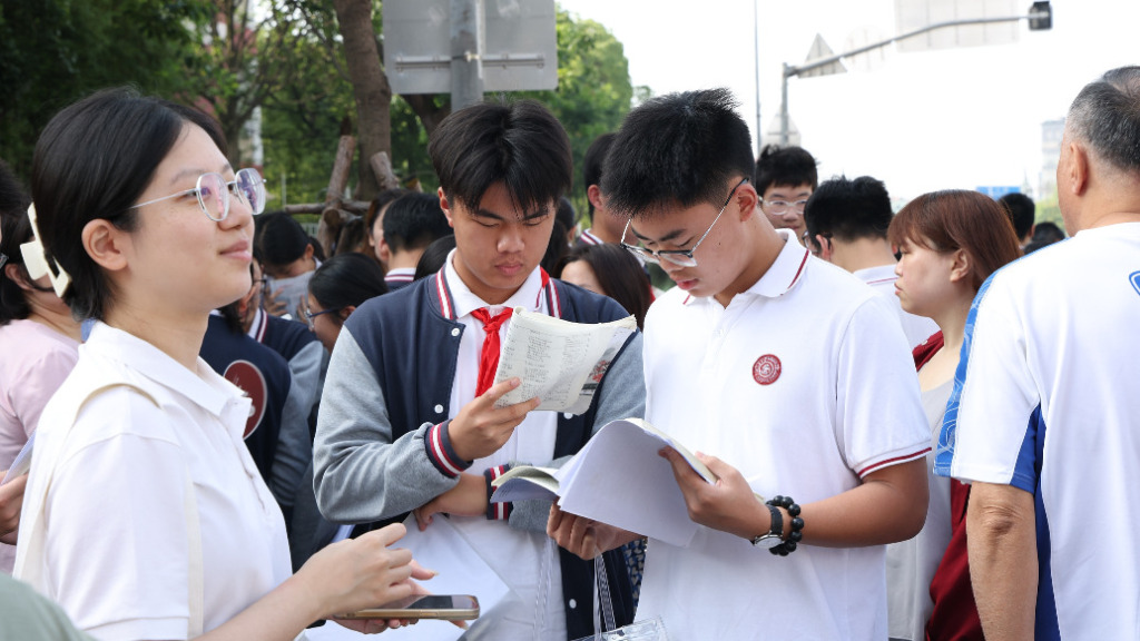 上海中考首日考了什么？嫦娥六号采集月壤、无人机飞行等入题