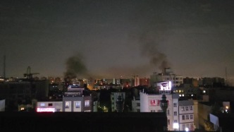 以军称空袭伊朗国防部总部、核计划总部及多处石油设施