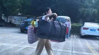 “扁擔女孩”網絡走紅的背后：自立自強是每個學生的必修課