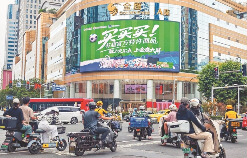 村支书踢苏超上热搜，516名报名球员中职业球员仅29人