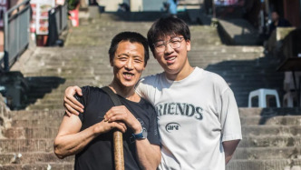 “棒棒”冉光輝和兒子，有了新合影