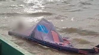 兩名游客玩滑翔傘落海遇險 ，海南東方警民聯動成功施救