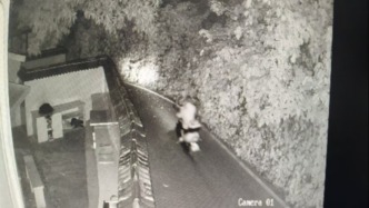 不到一年作案40起，男子盜竊公廁門窗辯稱身體不好無(wú)法從事體力勞動(dòng)