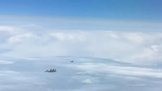 哈薩克斯坦戰機為習近平主席專機護航