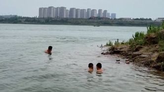 三名少年在長江中野泳，退伍軍人教育勸離