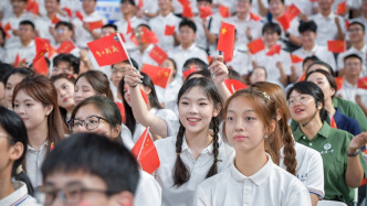 馬上評｜大學新生“女多男少”，該怎么看