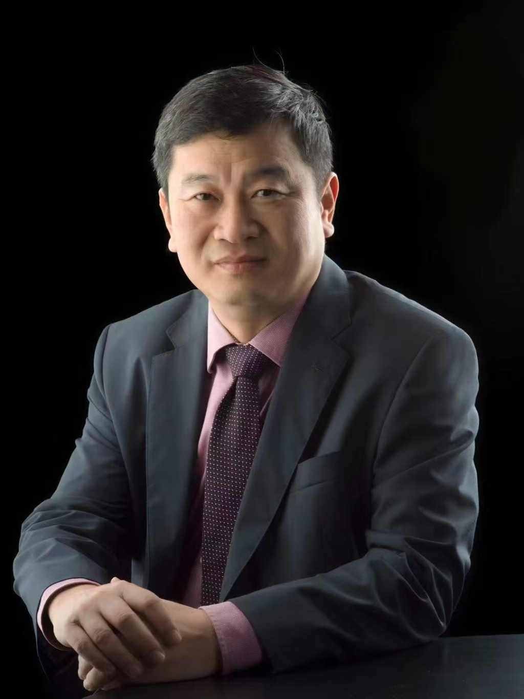 大学2025丨专访北师港浸大校长陈致：大学要培育能驾驭AI的“完整的人”