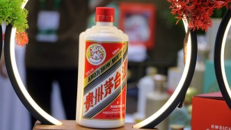 飛天茅臺電商促銷價跌破1850元：經銷商稱線下影響有限，高端白酒如何破局？