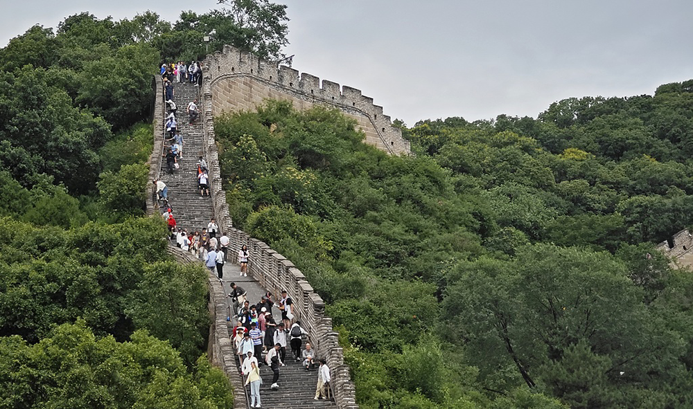 “考后经济”升温，产业链上市公司抢抓暑期旅游热潮