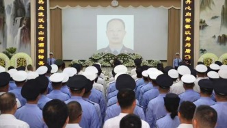 武汉交警蒋仲超被醉驾车顶行600多米身负重伤，昏迷12天后不幸牺牲