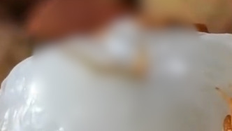 女子吃荔枝發(fā)現(xiàn)蟲(chóng)子，專(zhuān)家：荔枝蛀蒂蟲(chóng)無(wú)毒無(wú)害，不必?fù)?dān)心