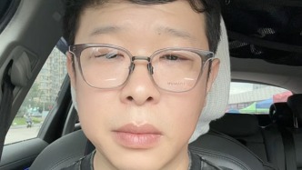 “默默的力量也是力量！”贴着寻找走失儿童车贴全国自驾的他这样说