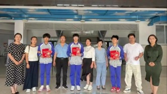 日照三位中考少年高溫天破窗救女童后續：學校授予榮譽稱號，每人獎勵1000元