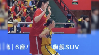 中國(guó)女籃2米26小將大殺四方，15分鐘拿到16分7籃板