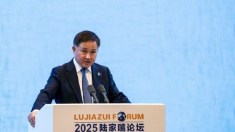 潘功勝：未來國際貨幣體系或繼續朝著少數幾個主權貨幣并存、相互競爭、相互制衡的格局演進（全文）