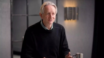 諾獎(jiǎng)得主辛頓：AI替代的是“普通智力”，水管工的工作比白領(lǐng)安全