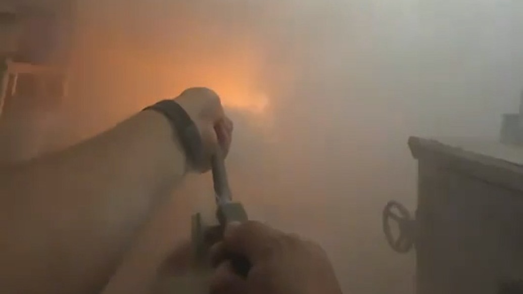 “每周都會(huì)演練”，后廚起火，巧遇化工行業(yè)顧客就餐熟練撲救