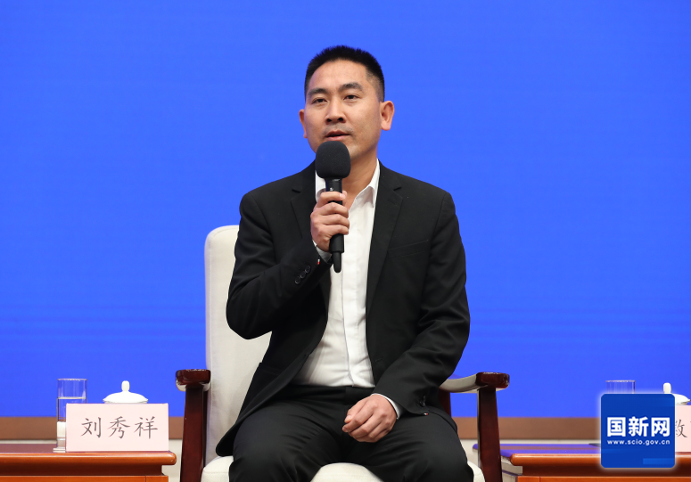 糖心娜娜lvog:糖心vlog刷永久教程-曾“千里背母上大学”的刘秀祥：愿做一盏灯照亮山里娃的未来