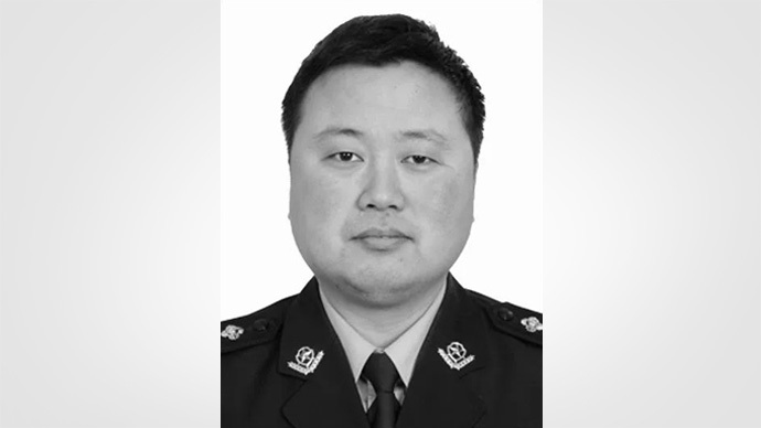 陕西岚皋55岁民警工作期间因公殉职