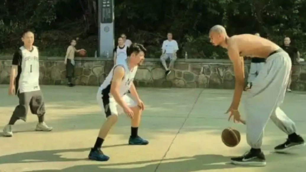 少林寺閉關(guān)特訓(xùn)10天后,NBA球星文班亞馬考取少林一段