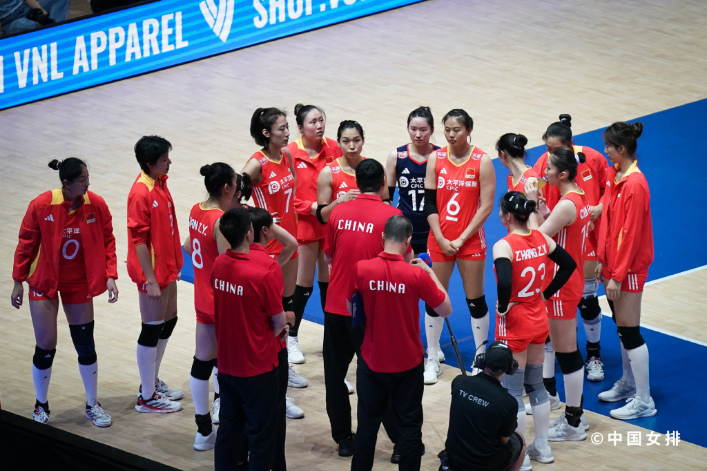 中国女排击败捷克，收获世界女排联赛中国香港站开门红