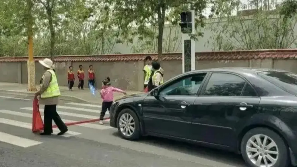  :宝宝起名-马上评｜学校让幼童挡车护学？即使有误会也是一种提醒