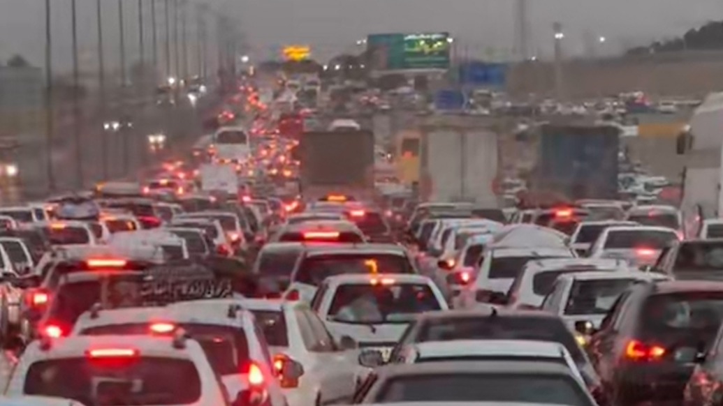 中国同胞亲历30小时逃离德黑兰:人们涌向口岸,10小时才开200公里