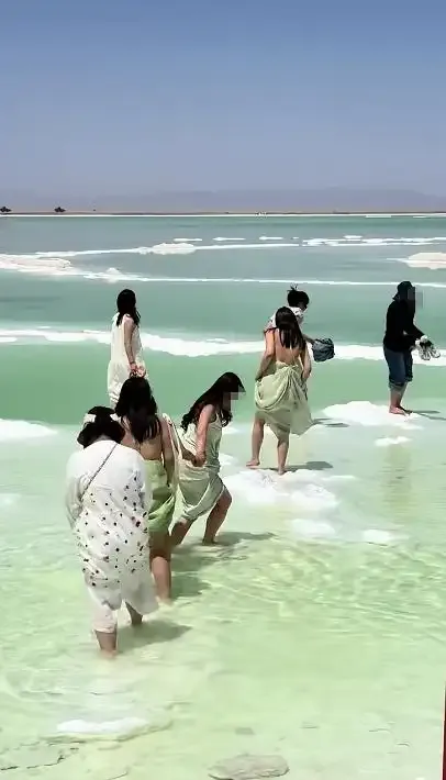 马上评｜盐湖不是海滨浴场，“见水就下”陋习要改