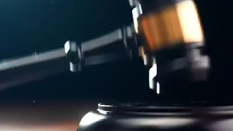 女孩未成年時獲生母40萬賠償款，成年后得知被繼母賠光，起訴后法院判返還
